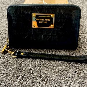 Michael kors wallet/ wristlet